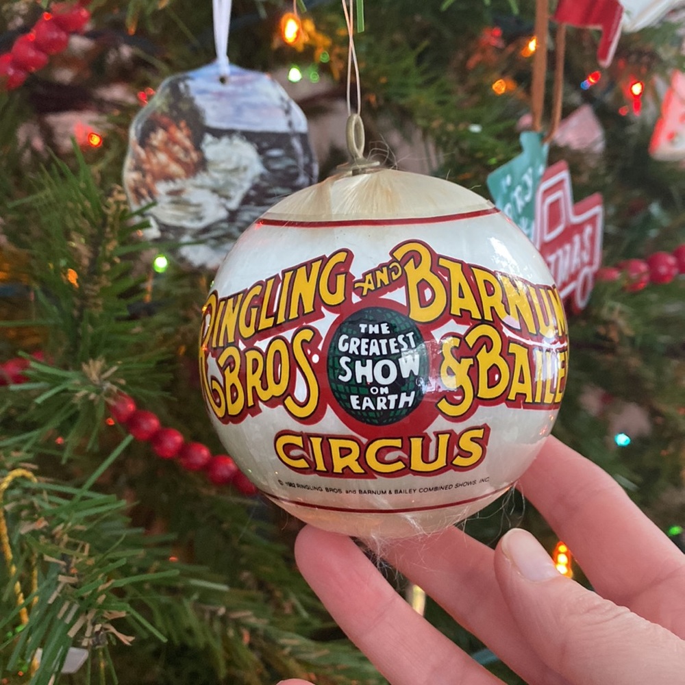 Vintage Ringling Brothers & Barnum Bailey Circus Bears on Ice silk ball …
